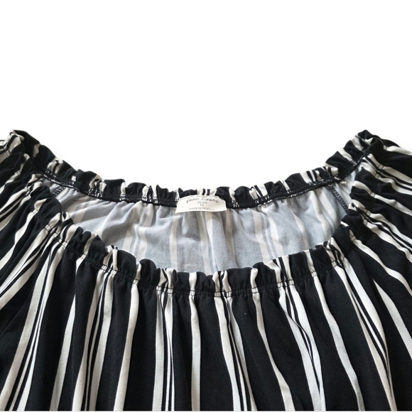 Free Kisses Women's Striped Black And White Top, Size 1X - Picture 3 of 6